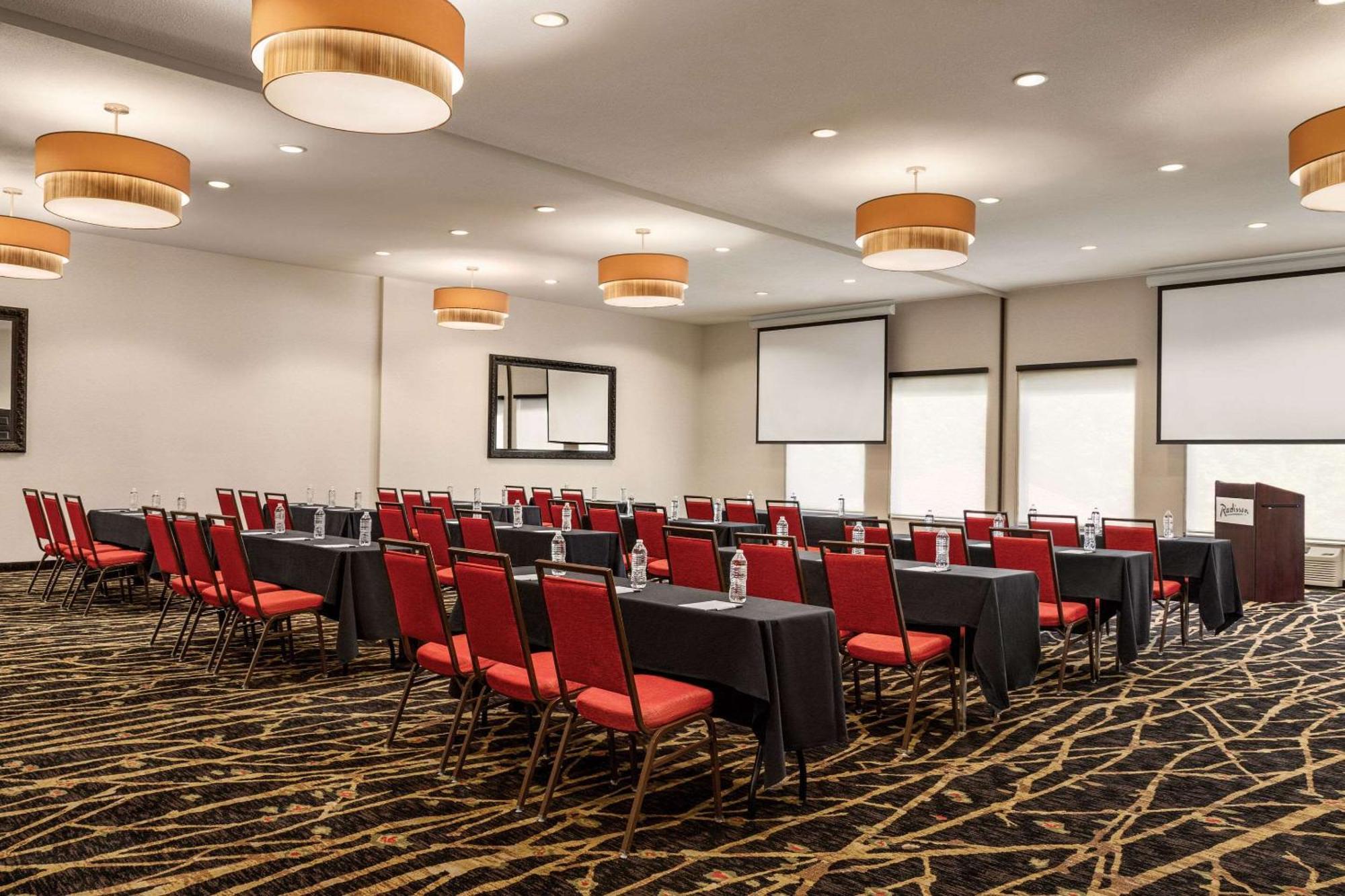 Radisson Hotel Colorado Springs Airport Bagian luar foto