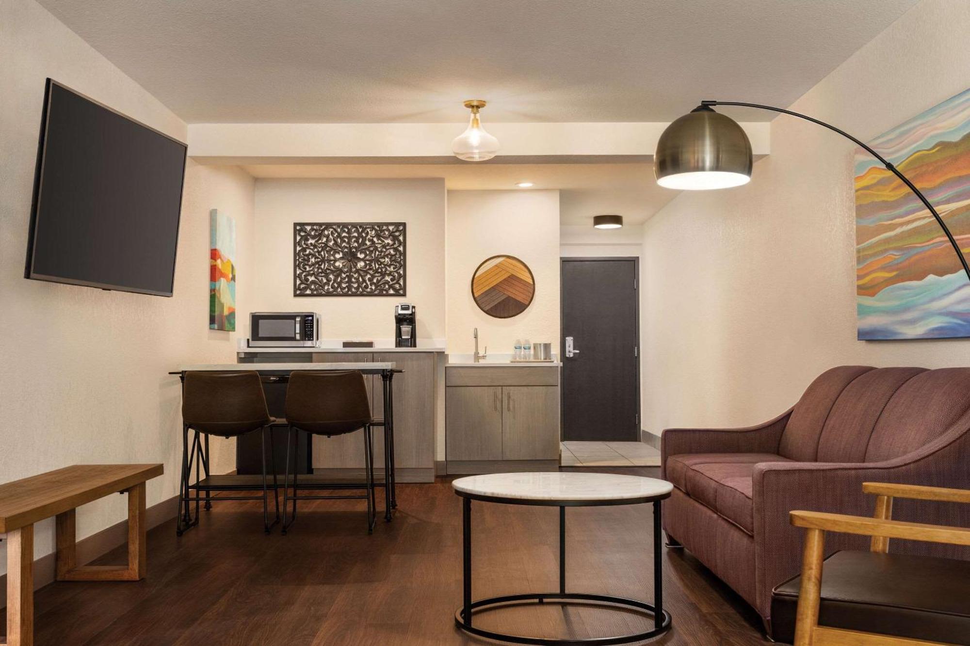 Radisson Hotel Colorado Springs Airport Bagian luar foto