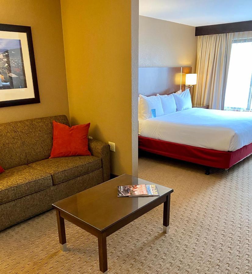 Radisson Hotel Colorado Springs Airport Bagian luar foto